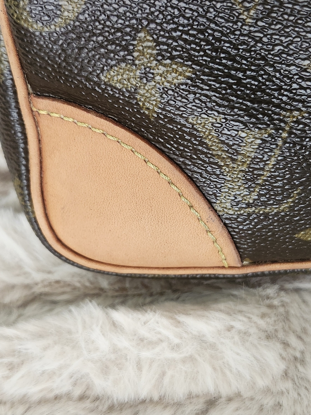 Louis Vuitton Monogram Marly Dragonne GM Wristlet - Picture 9 of 16